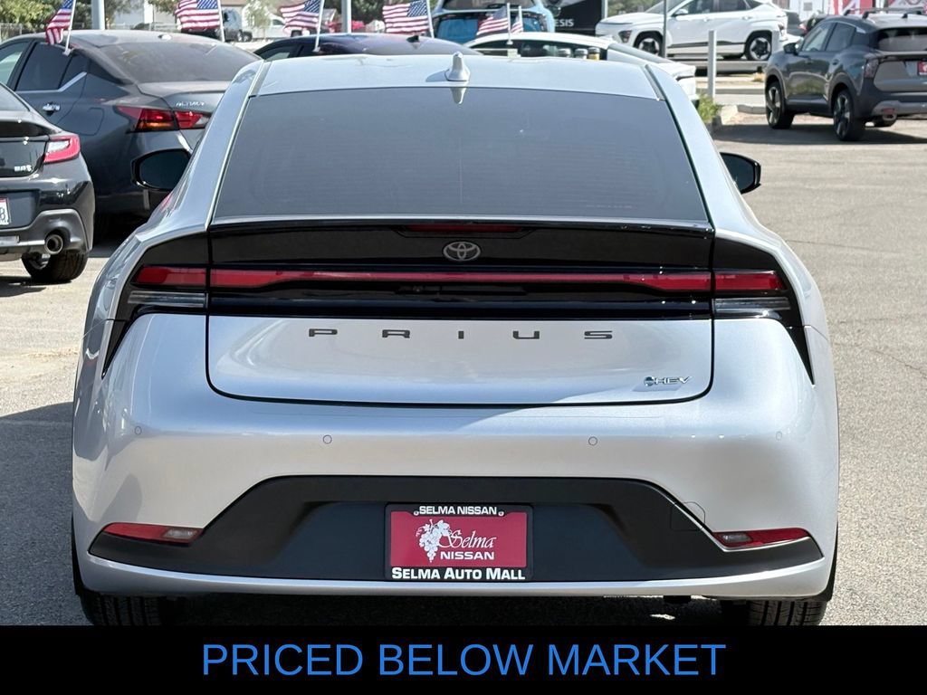 Used 2024 Toyota Prius LE FWD image 6