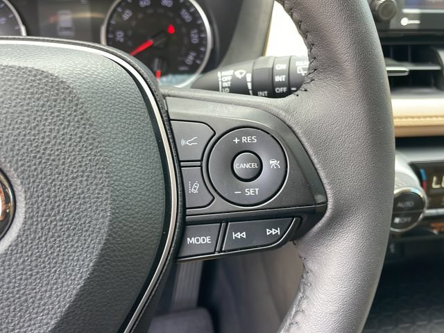 Used 2022 Toyota RAV4 XLE Premium AWD/4WD image 21