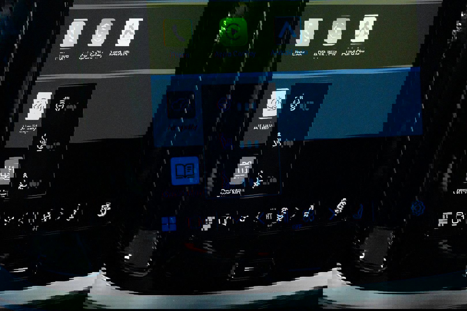 Used 2023 Volvo V60 B5 Cross Country Ultimate w/ Climate Package image 41