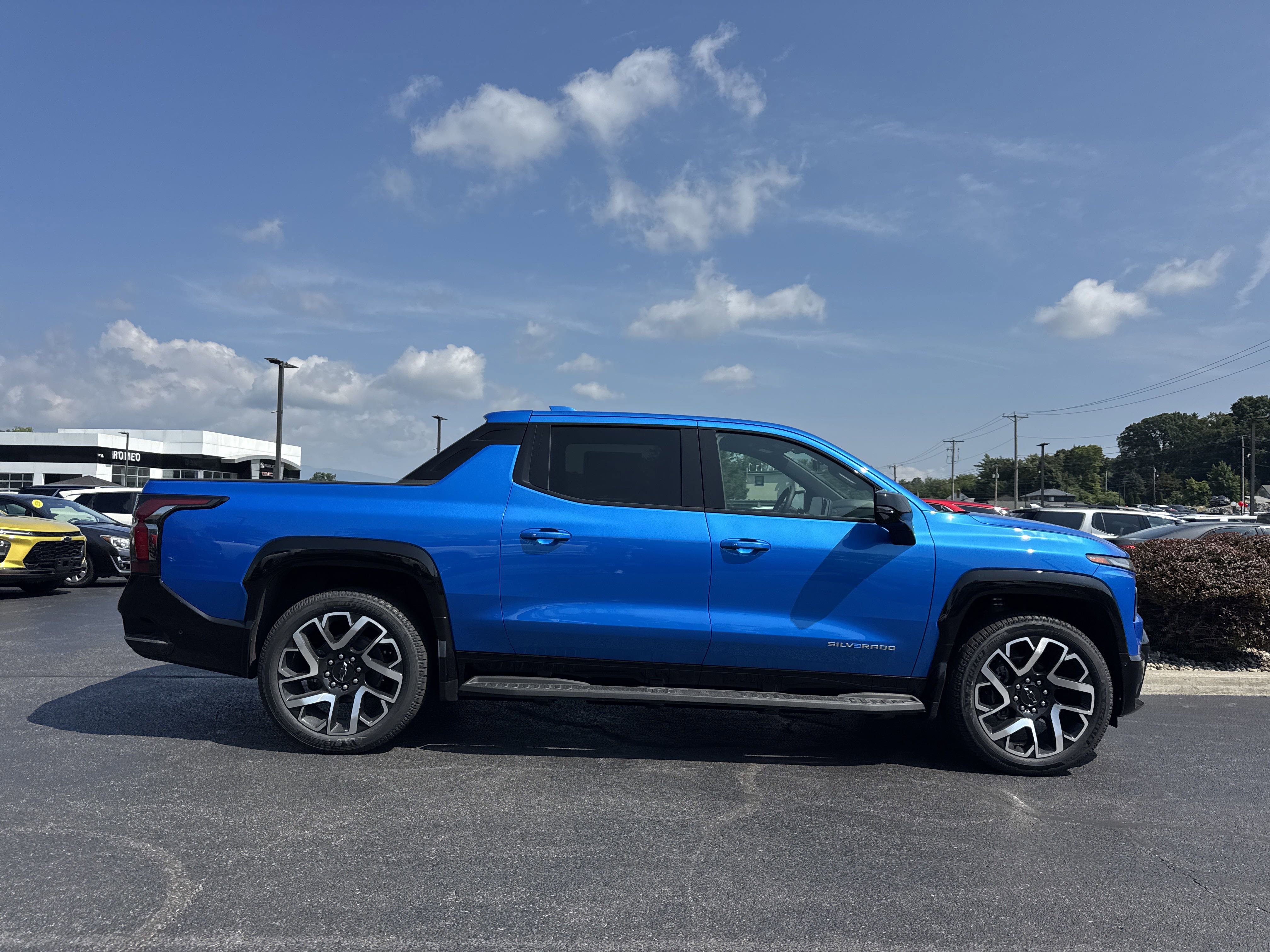 New 2025 Chevrolet Silverado EV RST image 4