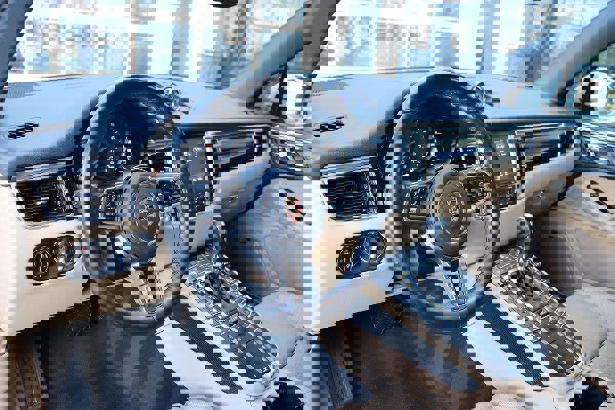 Used 2018 Porsche Macan image 12