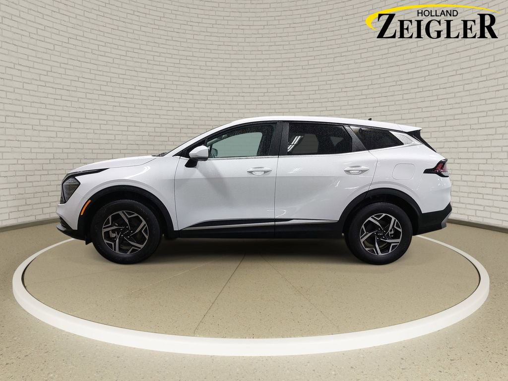 Used 2025 Kia Sportage LX image 8