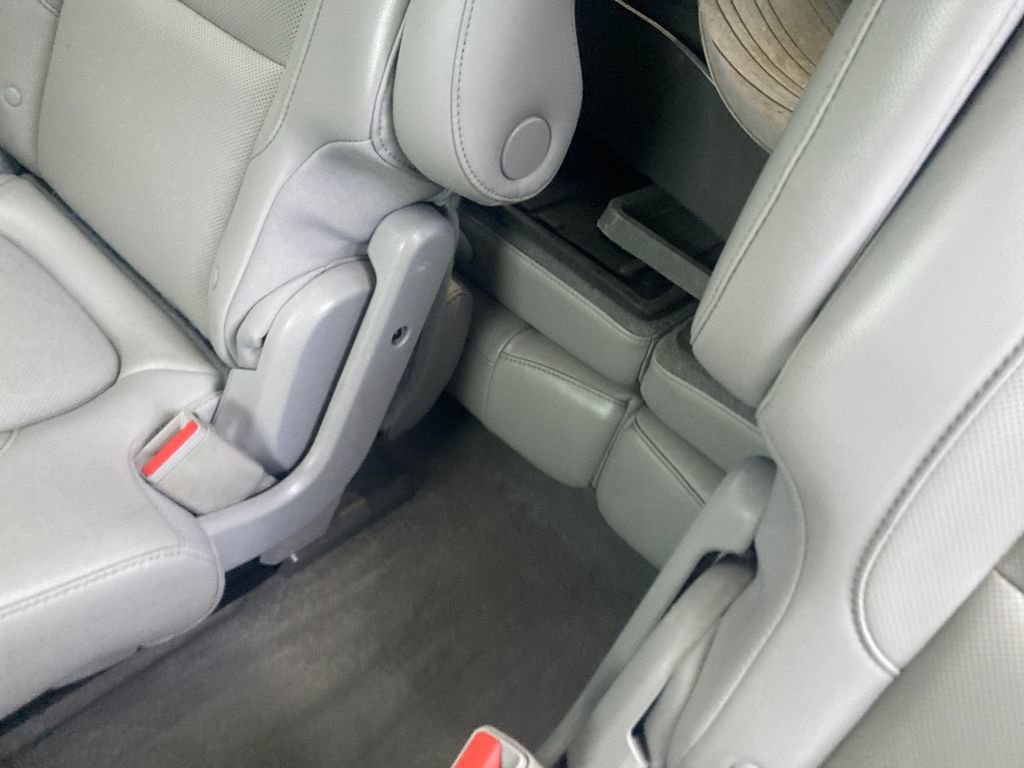 Used 2019 GMC Acadia SLT w/ LPO, Floor Liner Package image 32