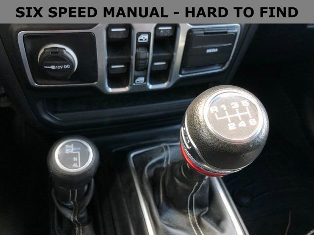 Used 2018 Jeep Wrangler Unlimited Sahara w/ Dual Top Group AWD/4WD image 2