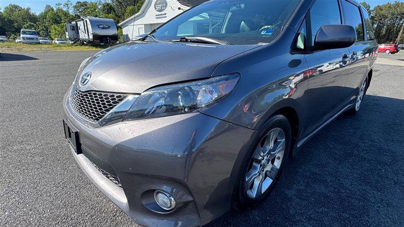 Used 2011 Toyota Sienna SE w/ Preferred Pkg FWD image 9