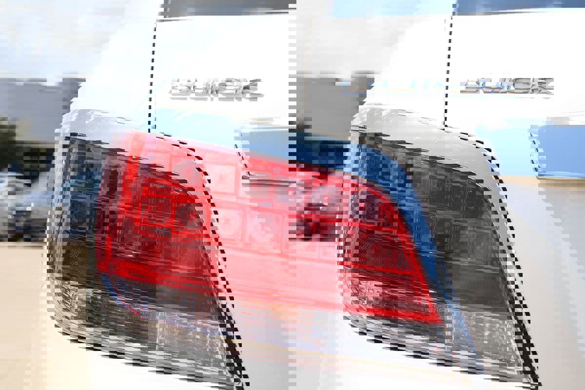 Used 2012 Buick LaCrosse Touring image 12