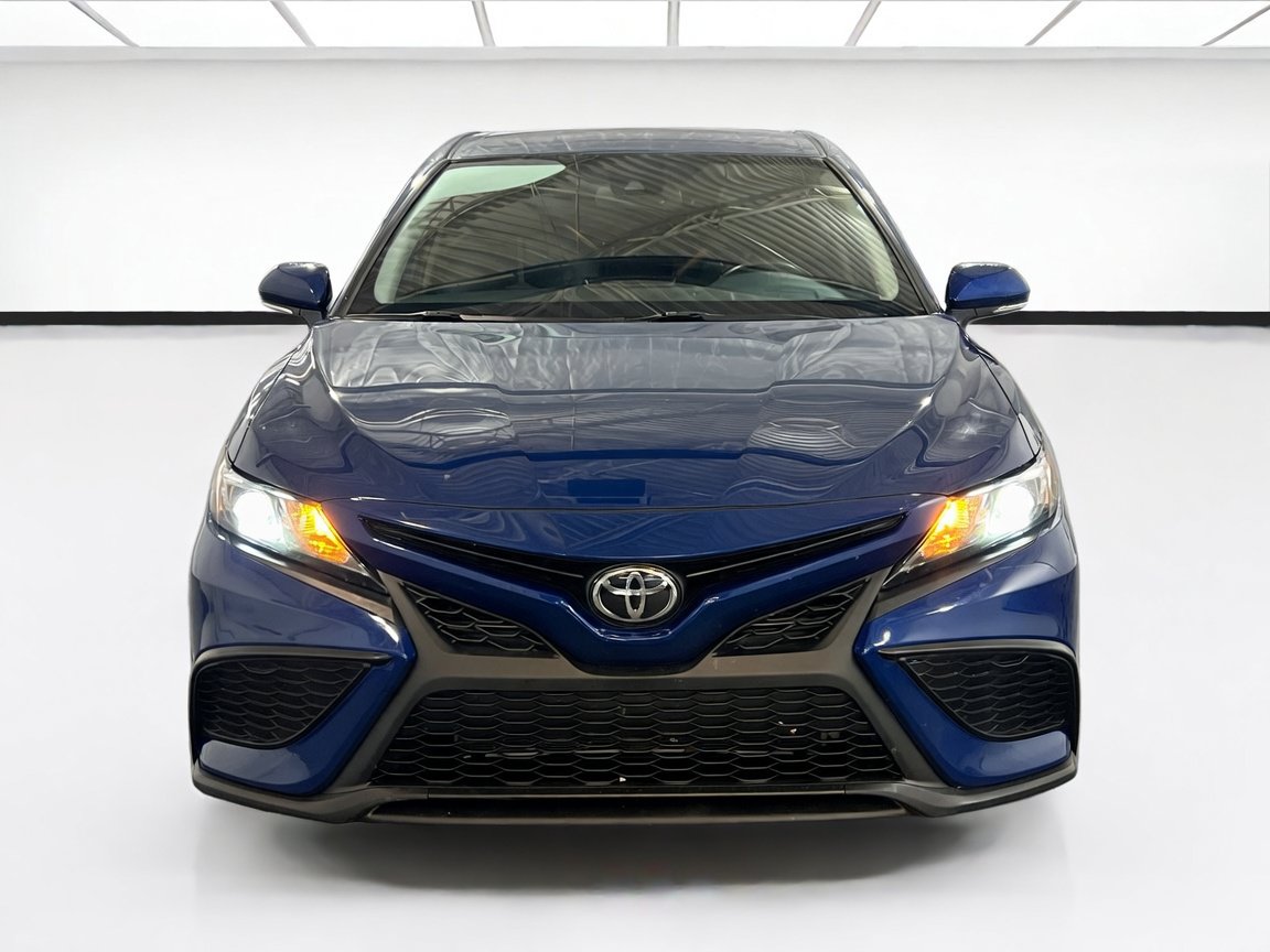 Used 2023 Toyota Camry SE w/ Convenience Package FWD image 2
