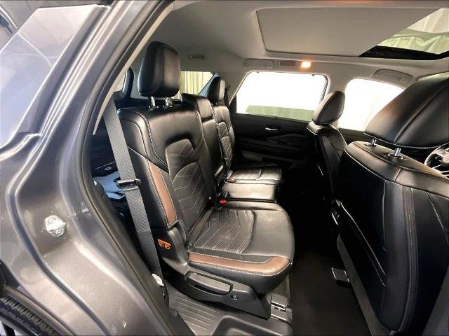 Certified 2025 Nissan Pathfinder Platinum w/ Cargo Package AWD/4WD image 16