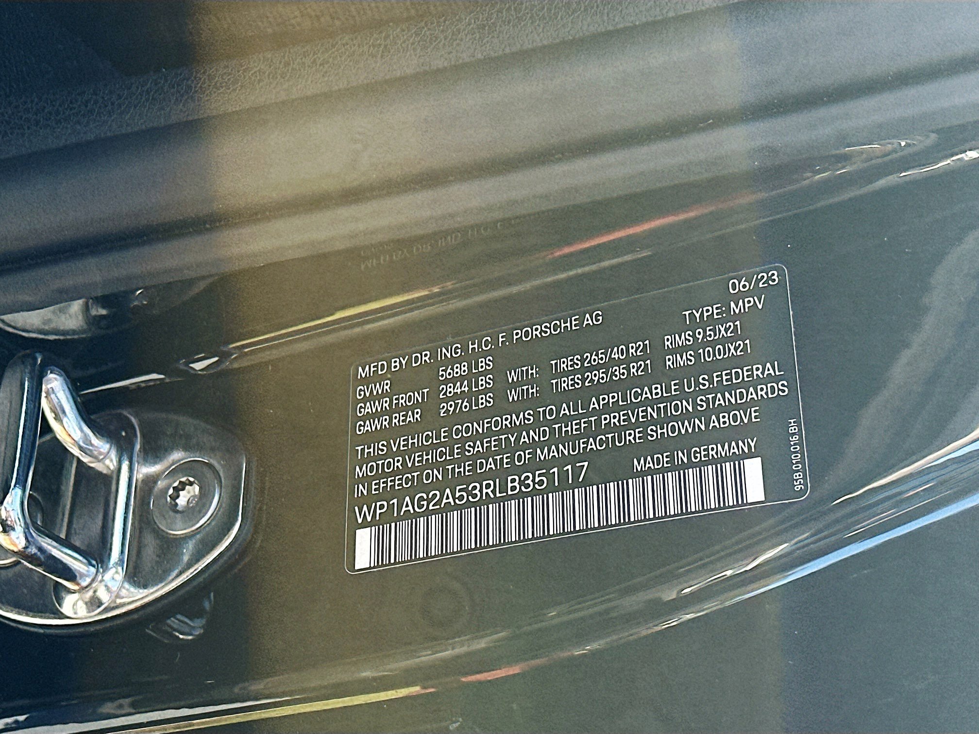 Used 2024 Porsche Macan S AWD/4WD image 39