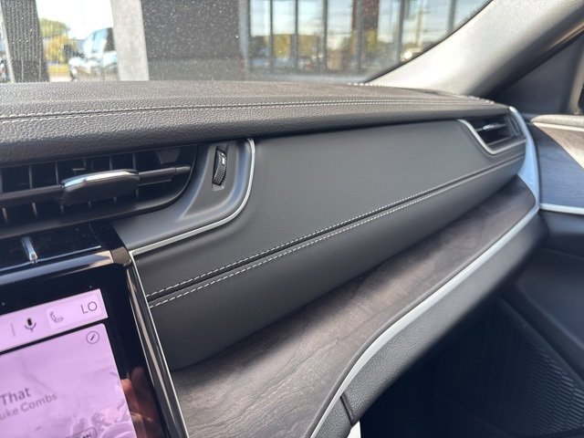 New 2025 Jeep Grand Cherokee Limited w/ Black Appearance Package image 26