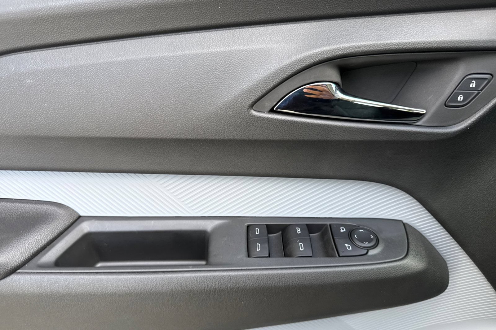 New 2027 Chevrolet Bolt LT w/ Comfort Package FWD image 10