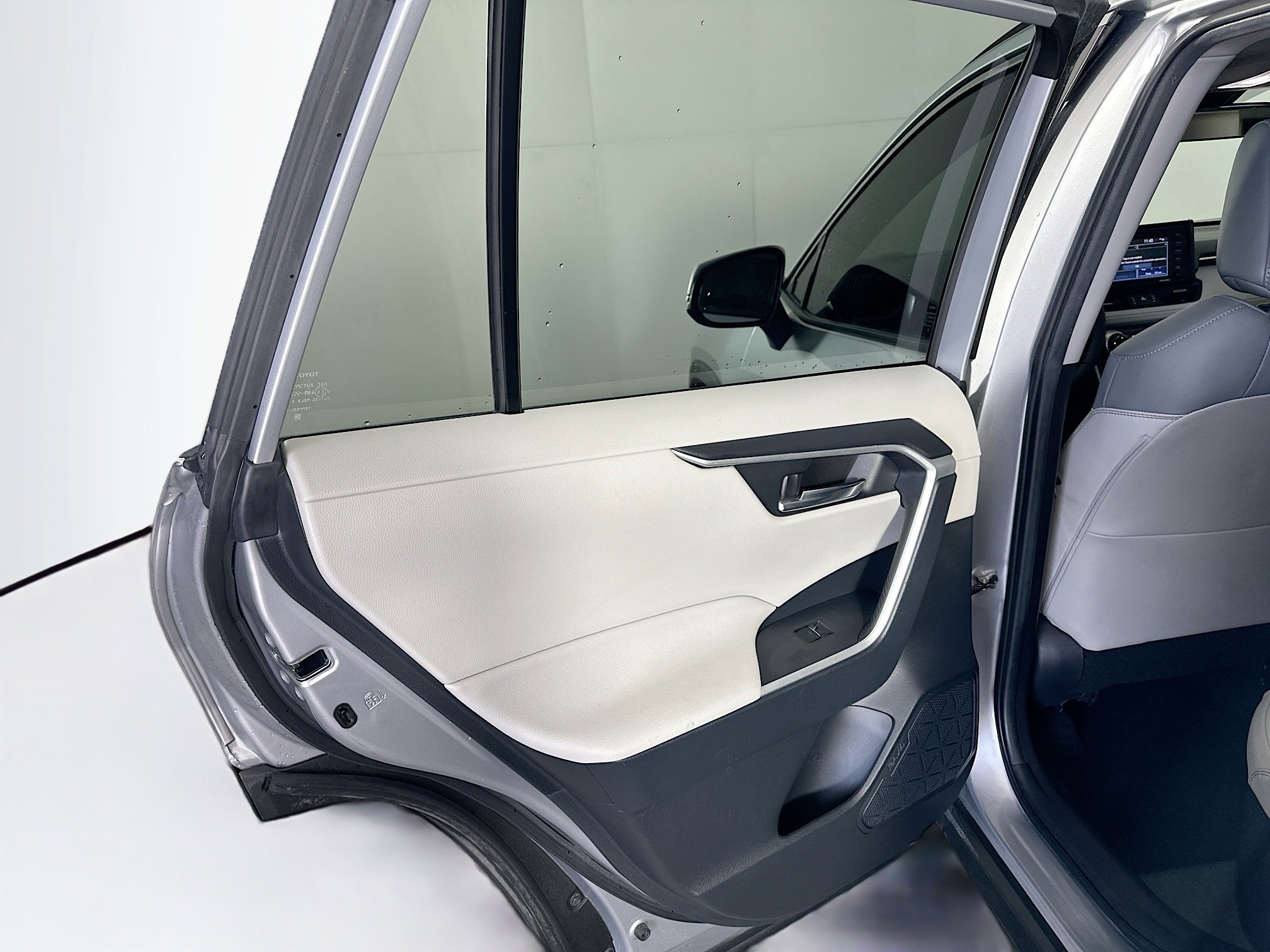 Used 2022 Toyota RAV4 XLE Premium image 26