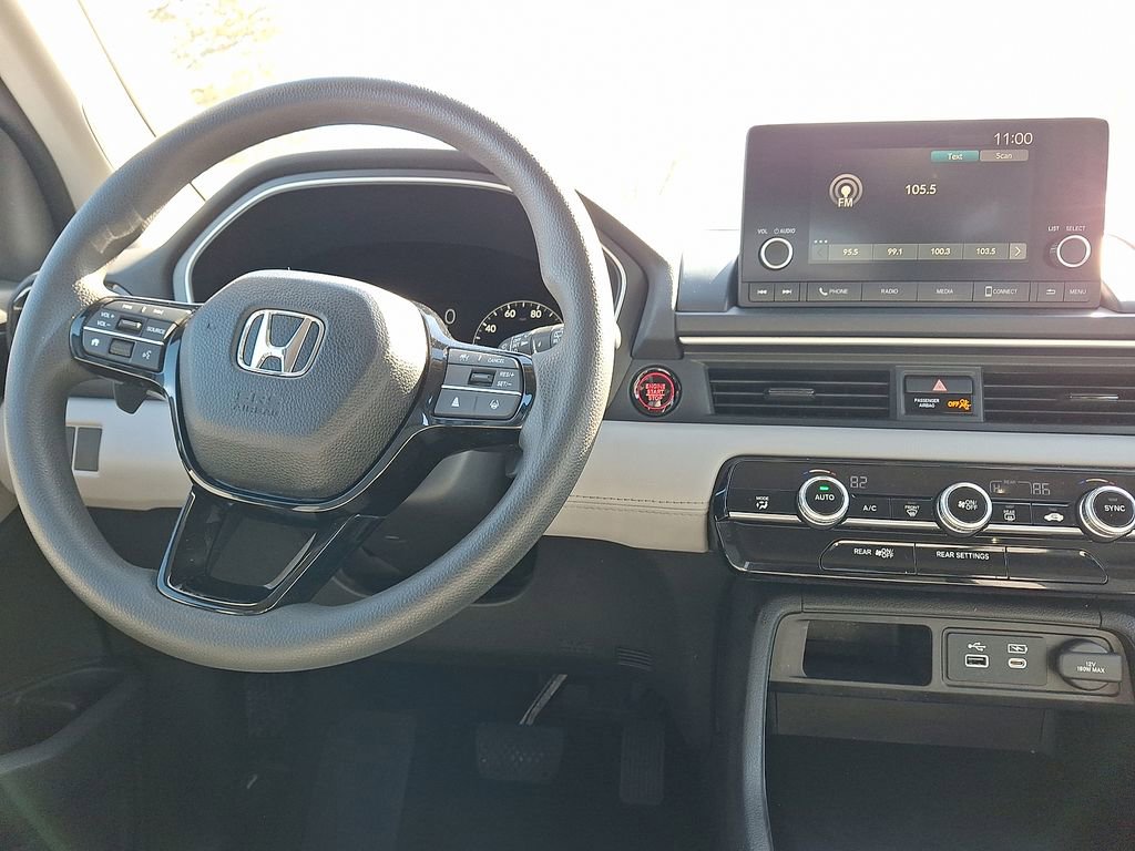 Used 2023 Honda Pilot LX image 12