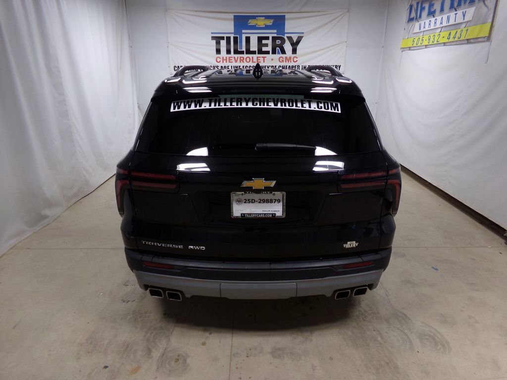 Used 2025 Chevrolet Traverse LT image 5