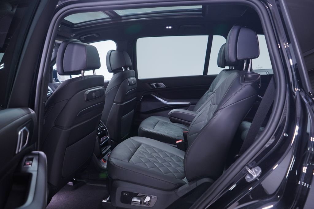 Used 2026 BMW X7 xDrive40i w/ M Sport Package AWD/4WD image 9