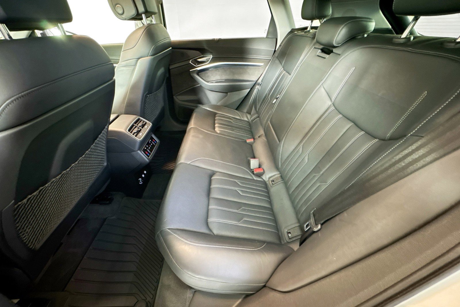 Used 2019 Audi e-tron Prestige w/ Prestige Package image 23