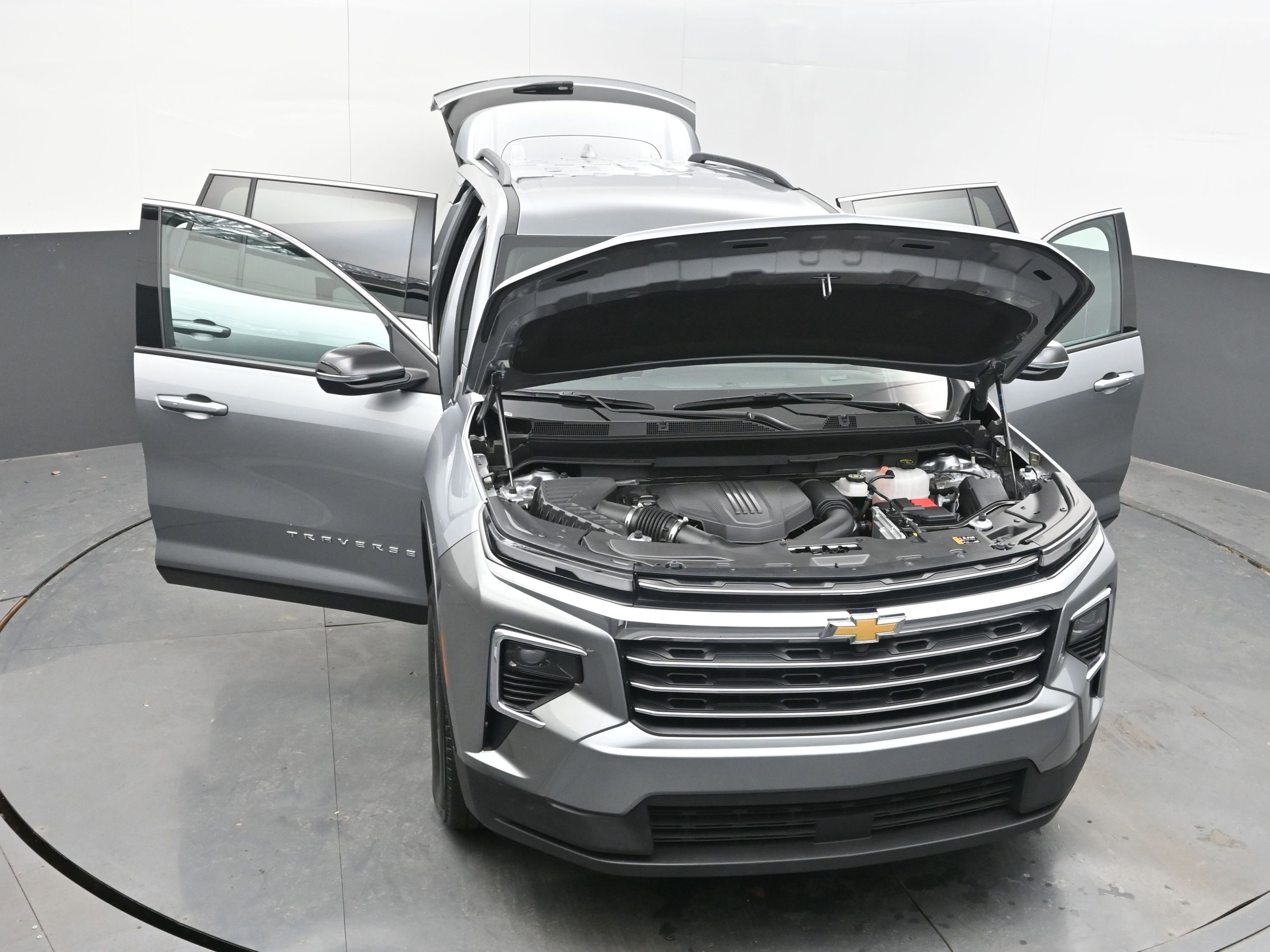 Used 2025 Chevrolet Traverse LT image 37