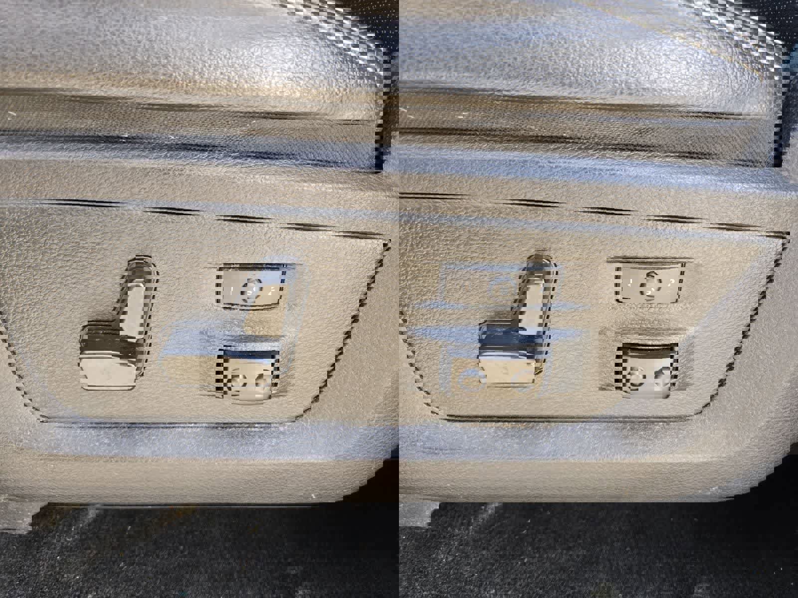 Used 2015 RAM 1500 Laramie w/ Convenience Group AWD/4WD image 16