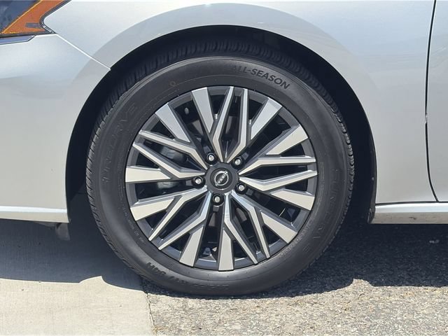 Used 2024 Nissan Altima 2.5 SV FWD image 10