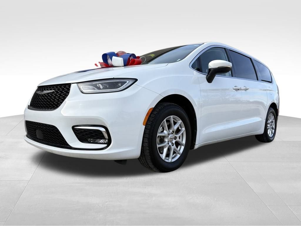 Used 2023 Chrysler Pacifica Touring-L image 9