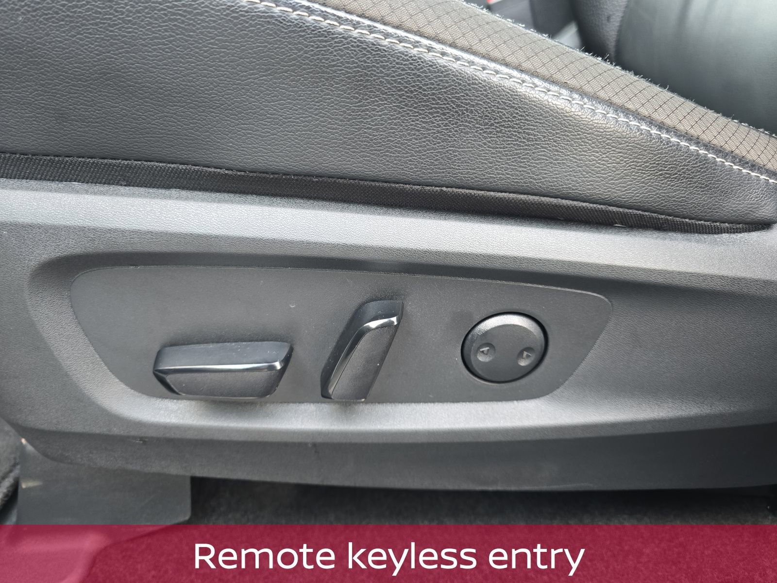 Used 2025 Nissan Pathfinder SL w/ SL Premium Package image 14