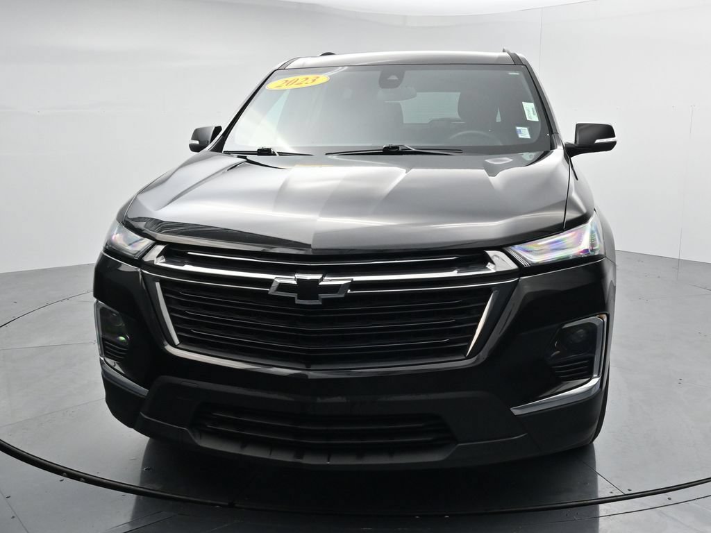 Used 2023 Chevrolet Traverse LT FWD image 3