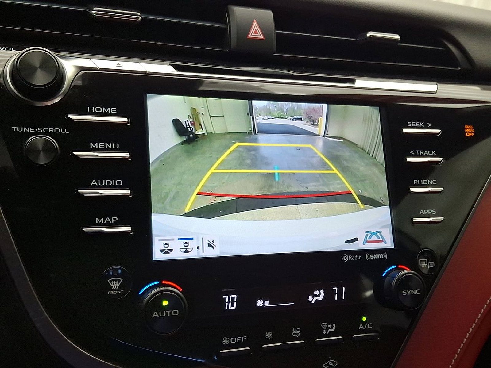 Used 2019 Toyota Camry XSE FWD image 15