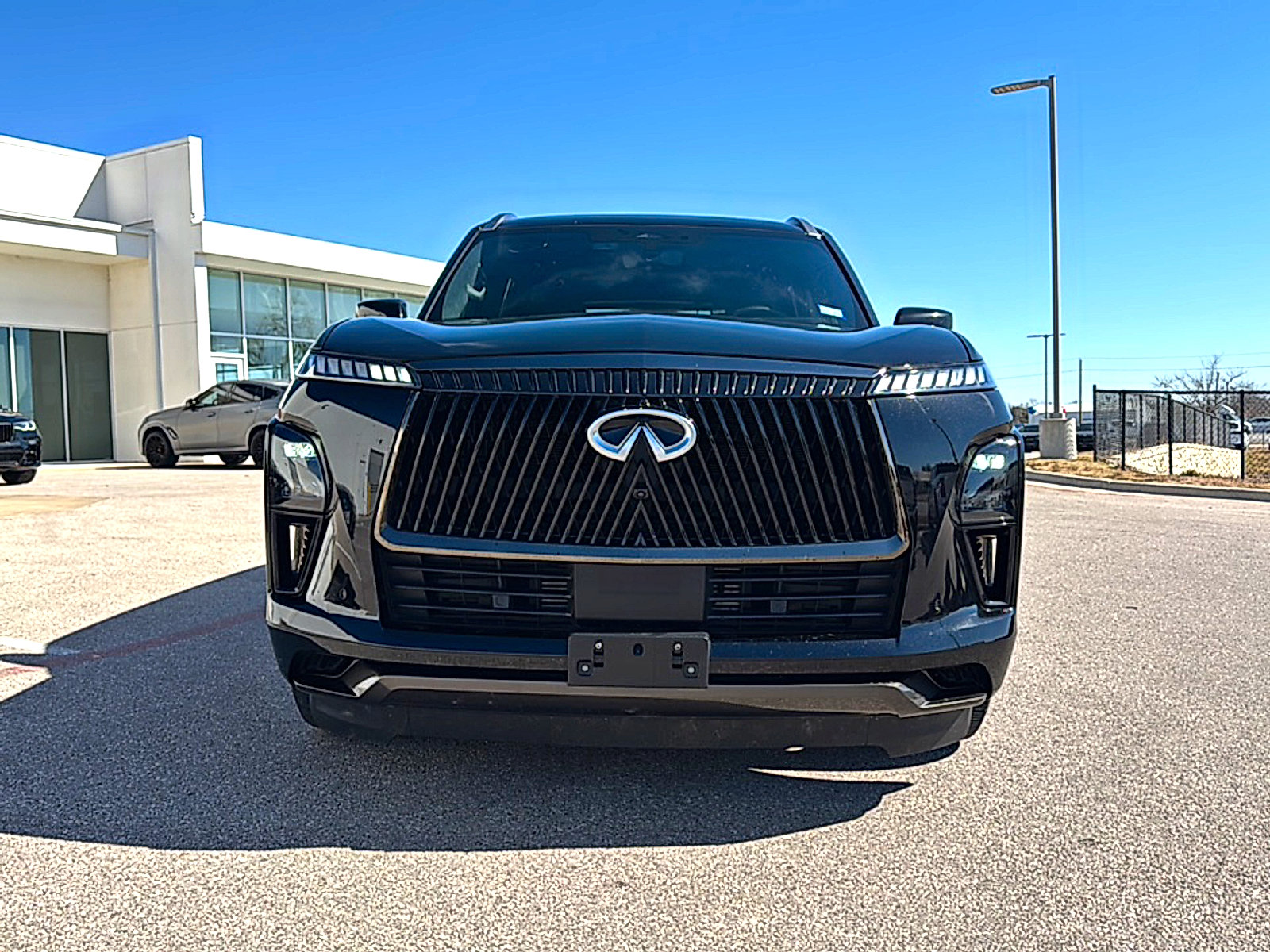 Used 2025 INFINITI QX80 Autograph w/ Premium Cargo Package image 2