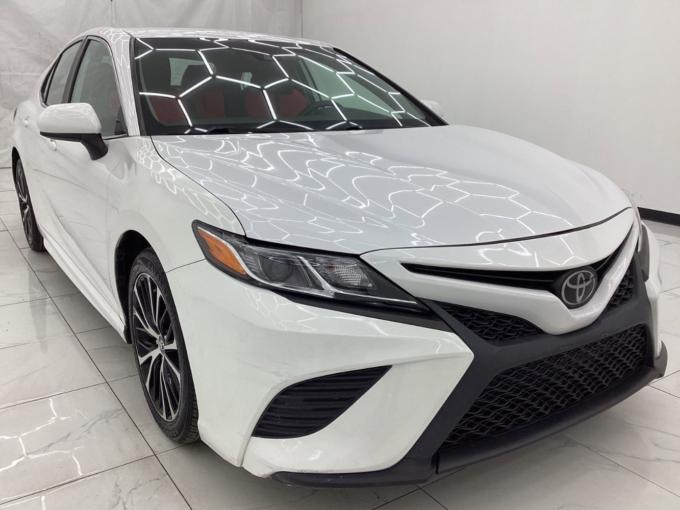 Used 2020 Toyota Camry SE image 3