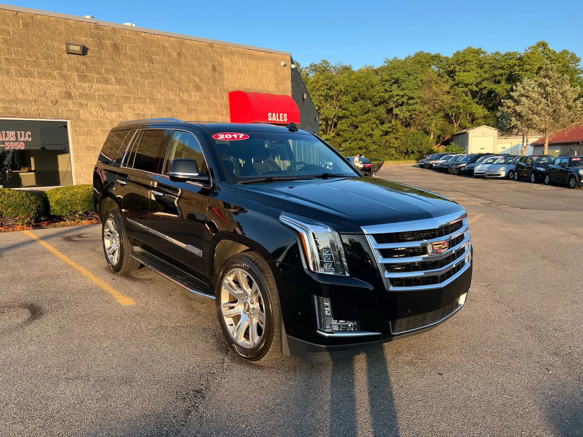 Used 2017 Cadillac Escalade Premium Luxury image 3