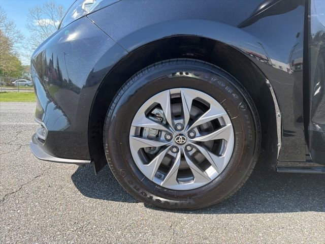 Used 2023 Toyota Sienna LE AWD/4WD image 25