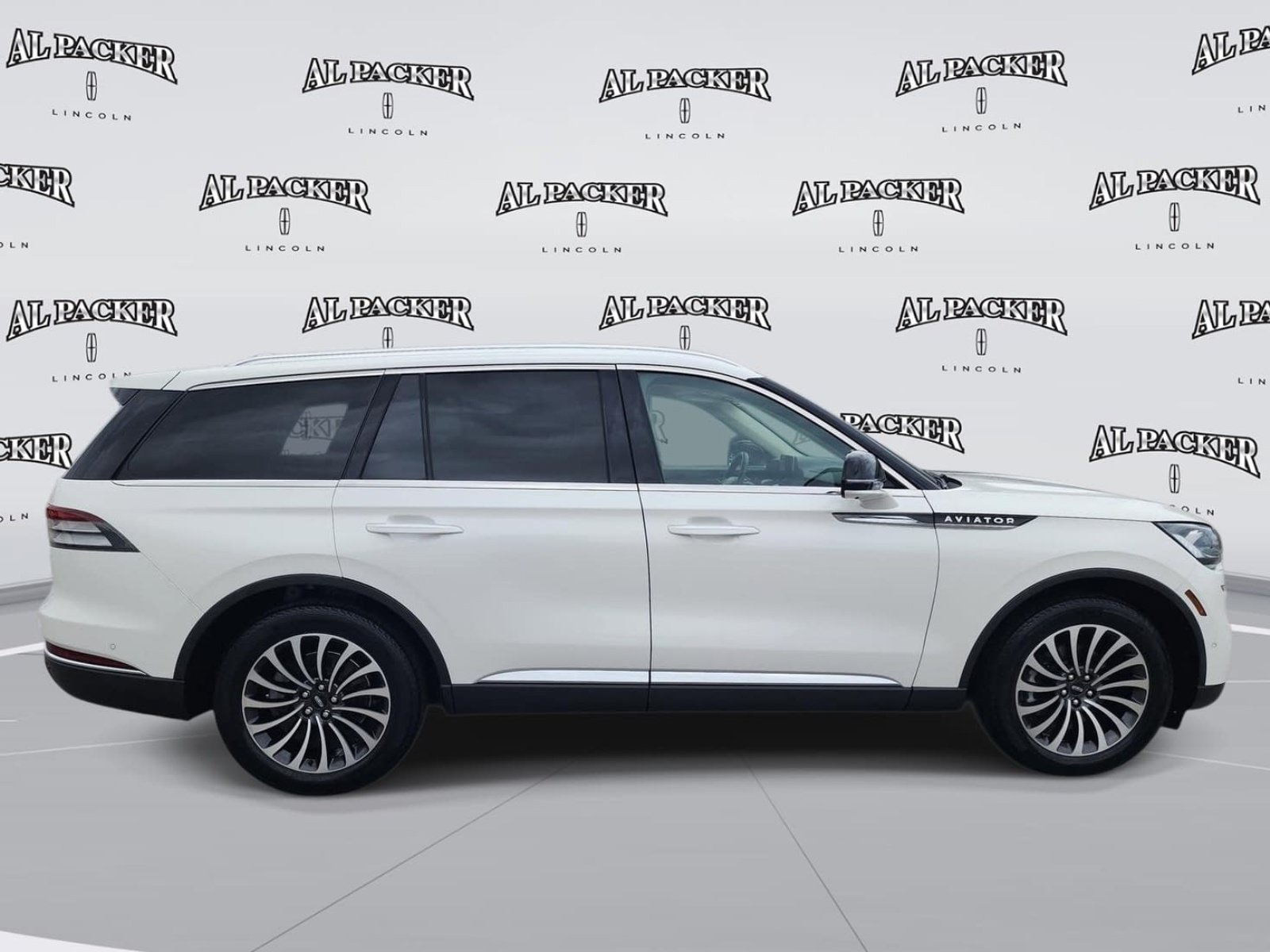 Used 2023 Lincoln Aviator Reserve w/ Equipment Group 201A AWD/4WD image 6