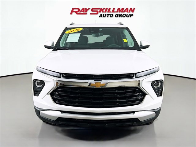 Used 2025 Chevrolet TrailBlazer LT image 2