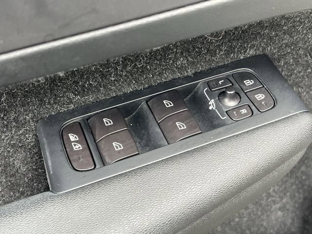 Used 2019 Volvo XC40 T5 Inscription AWD/4WD image 25