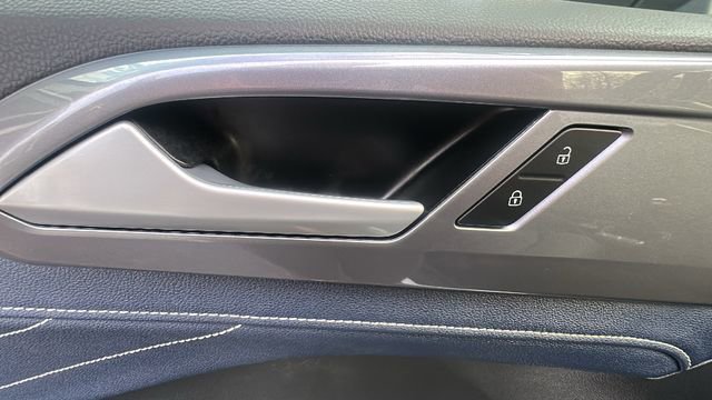 Used 2025 Volkswagen Taos SEL image 27