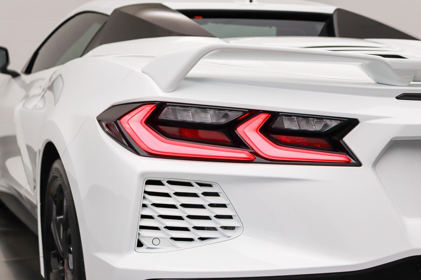 Used 2021 Chevrolet Corvette Stingray Premium Conv w/ Z51 Performance Package RWD image 13