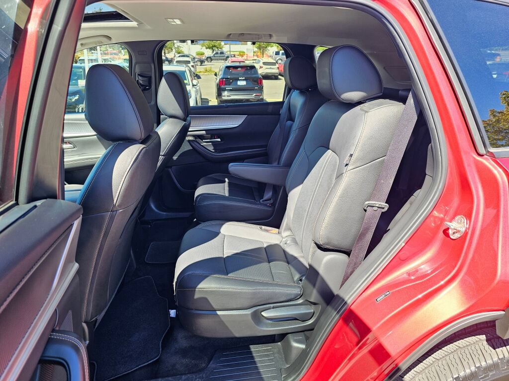 Certified 2024 MAZDA CX-90 Plug-In Hybrid w/ Preferred AWD/4WD image 24
