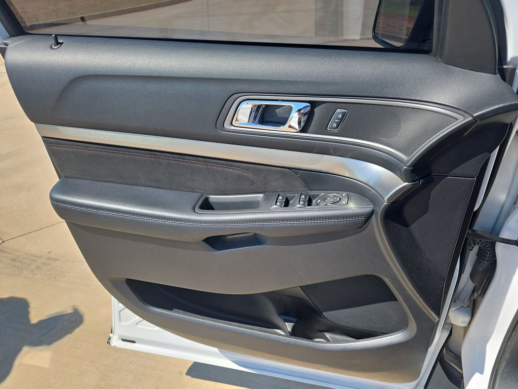 Used 2018 Ford Explorer XLT w/ Equipment Group 202A image 28