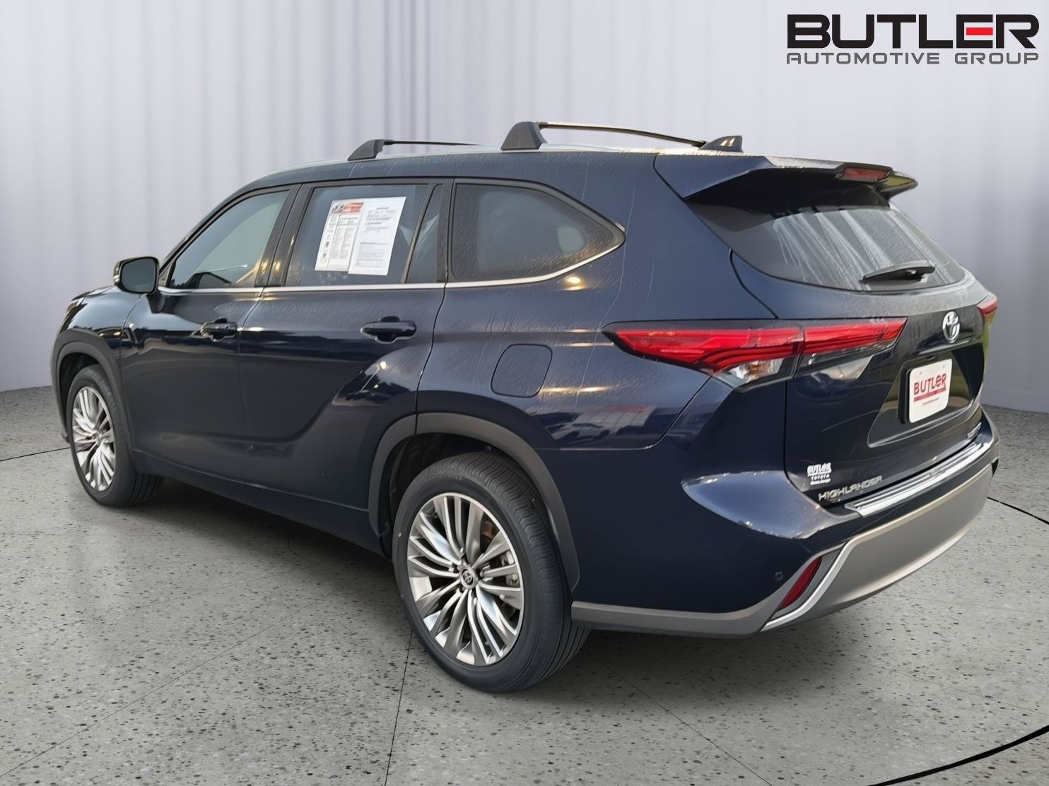 Used 2022 Toyota Highlander Platinum FWD image 4