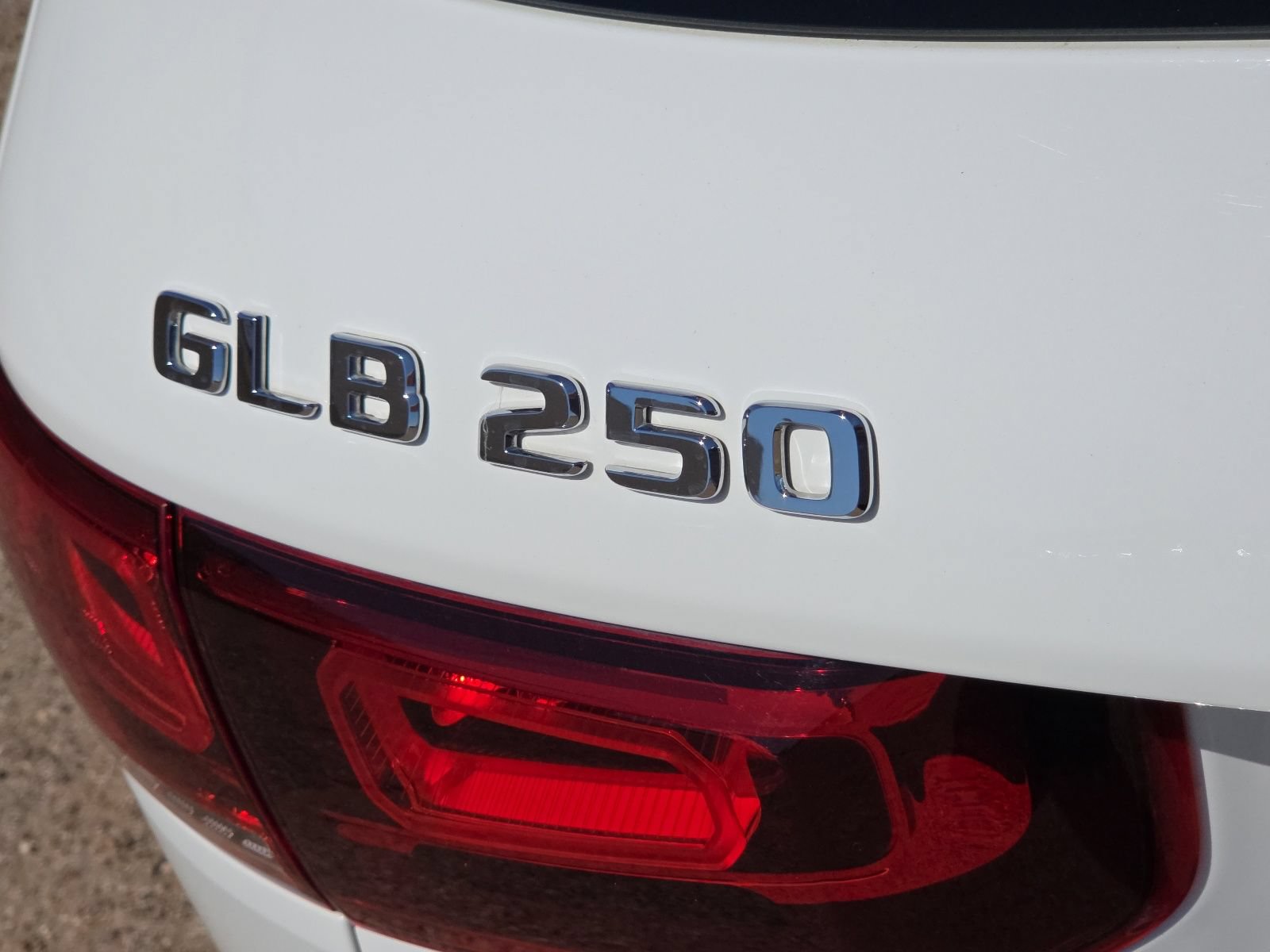 Used 2022 Mercedes-Benz GLB 250 4MATIC w/ Premium Package Lite image 15