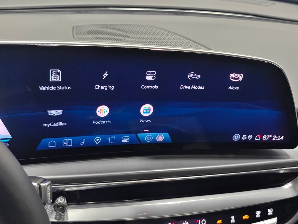 Used 2024 Cadillac Lyriq Tech RWD image 36