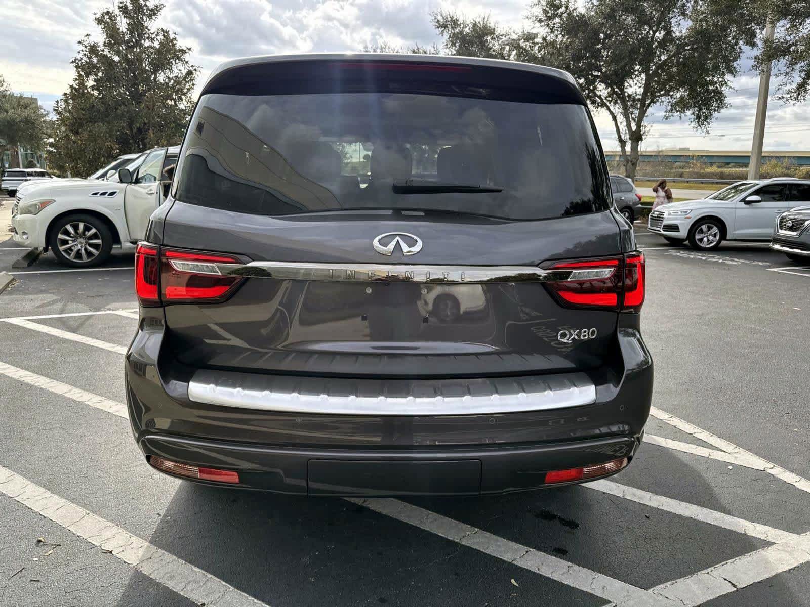 Certified 2024 INFINITI QX80 Premium Select image 3