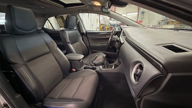 Used 2018 Toyota Corolla SE w/ Carpet Mat Package (TMS) FWD image 19