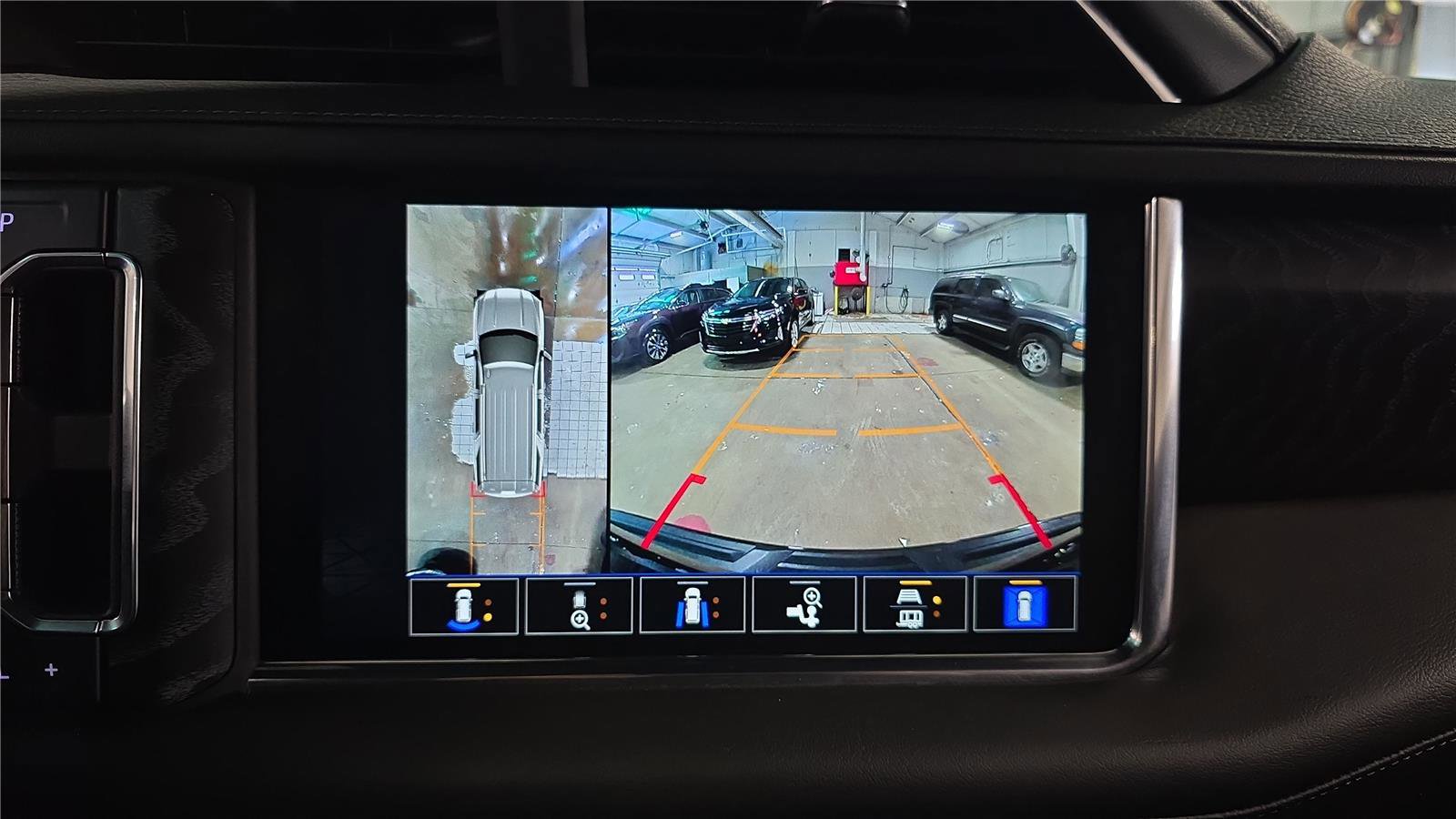 Used 2023 GMC Yukon XL Denali w/ LPO, Floor Liner Package AWD/4WD image 25