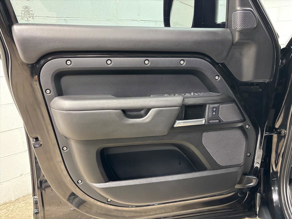 Used 2023 Land Rover Defender 110 V8 image 25
