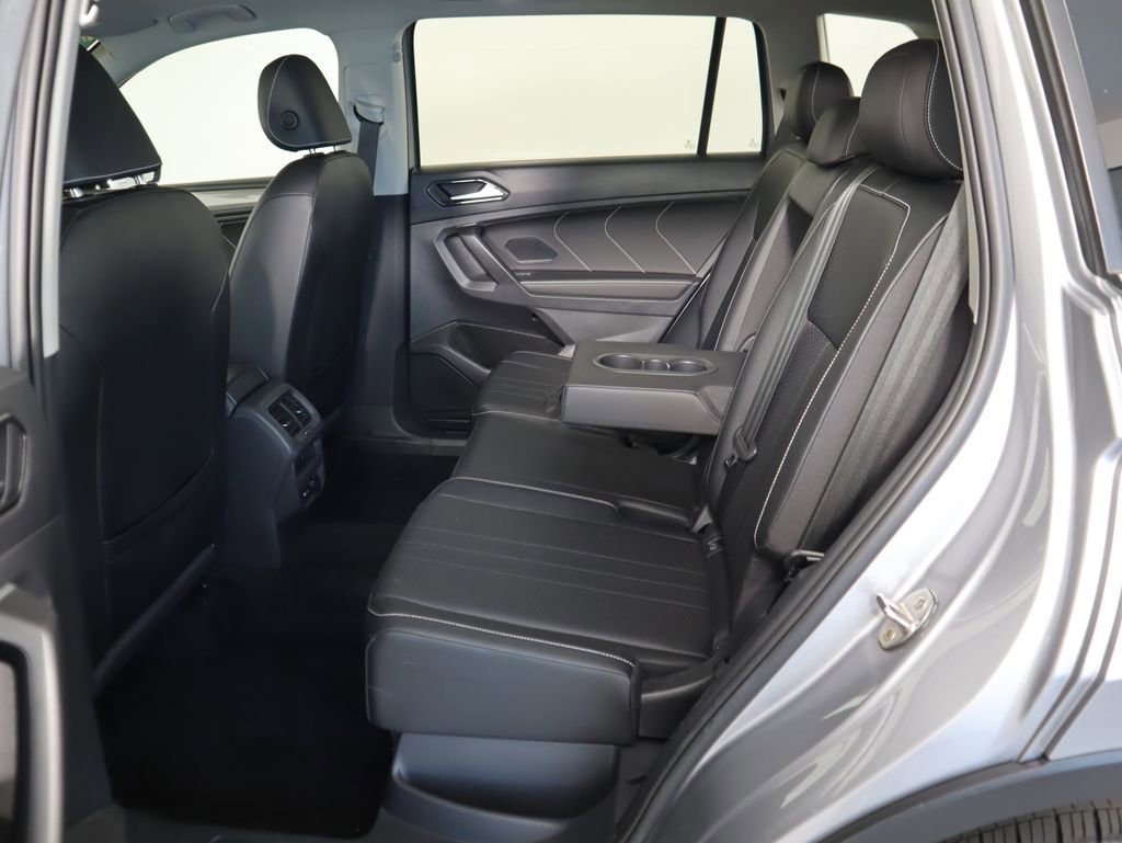 Used 2022 Volkswagen Tiguan SE w/ Panoramic Sunroof Package image 21