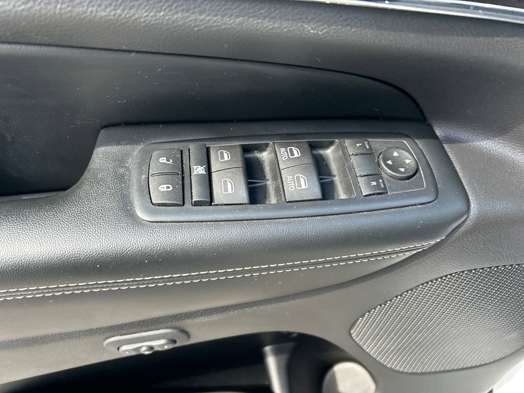 Used 2015 Jeep Grand Cherokee Limited image 24