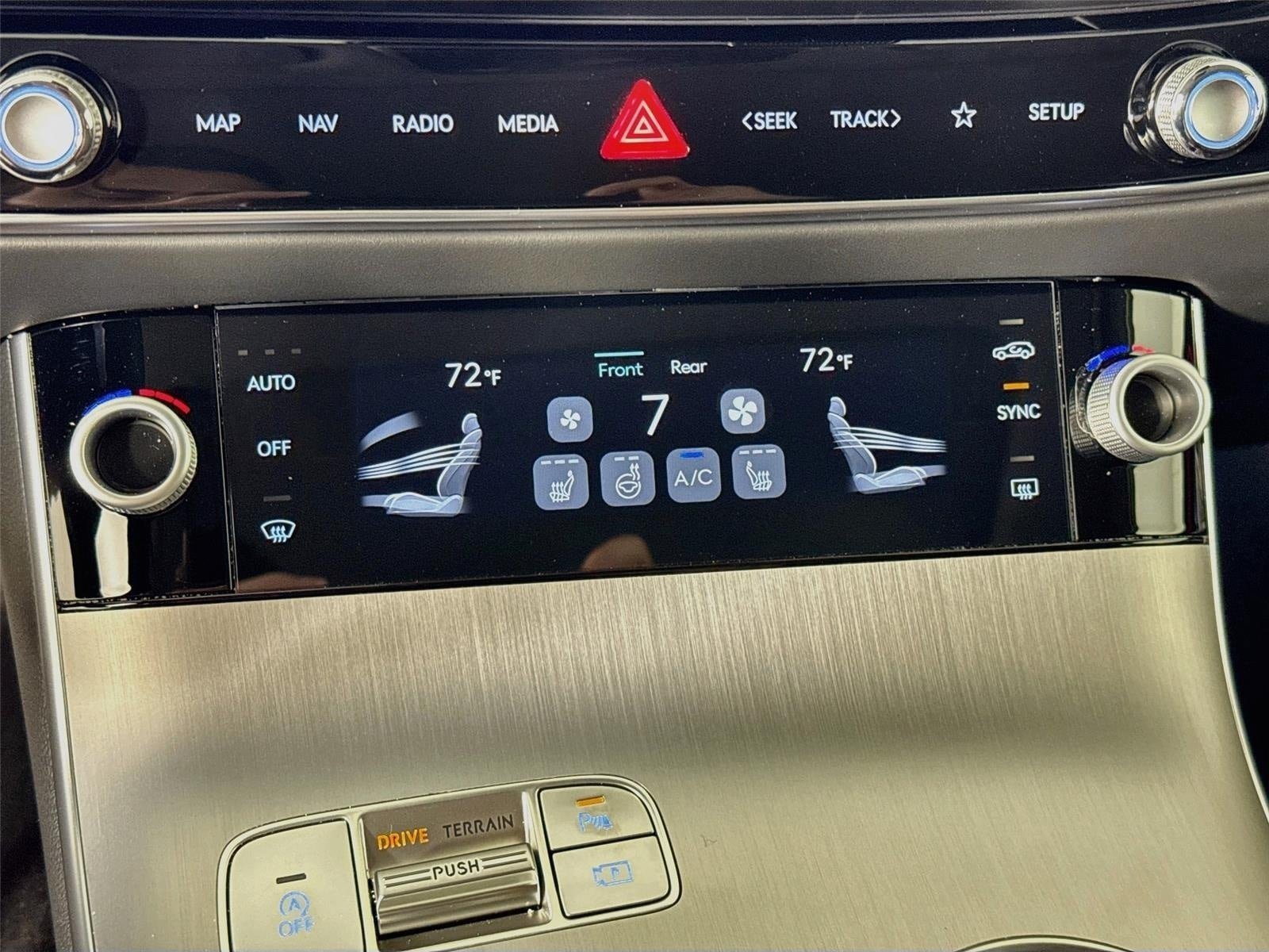 New 2027 Genesis GV70 2.5T Select AWD/4WD image 18