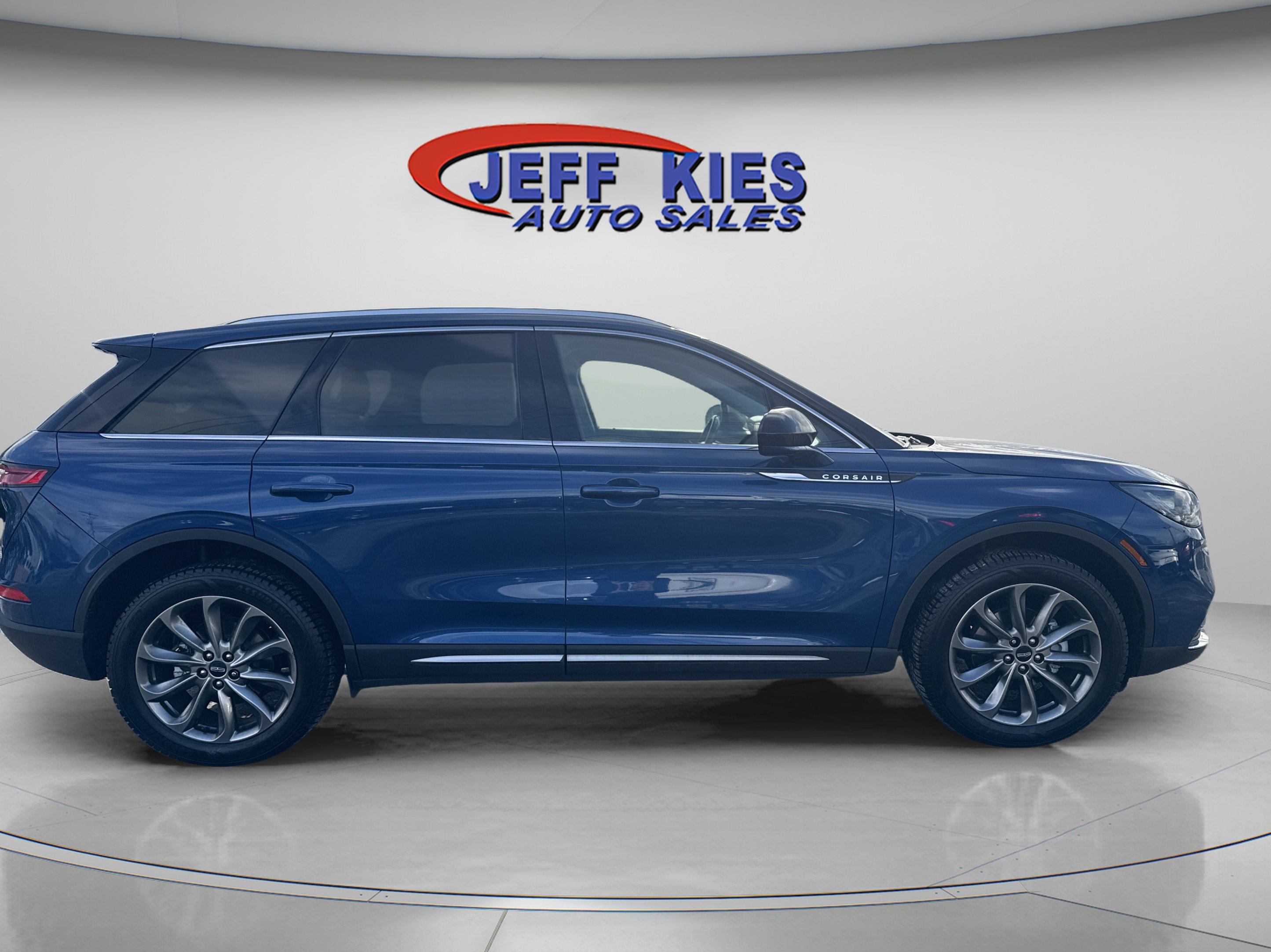 Used 2020 Lincoln Corsair AWD w/ Premium Package image 4