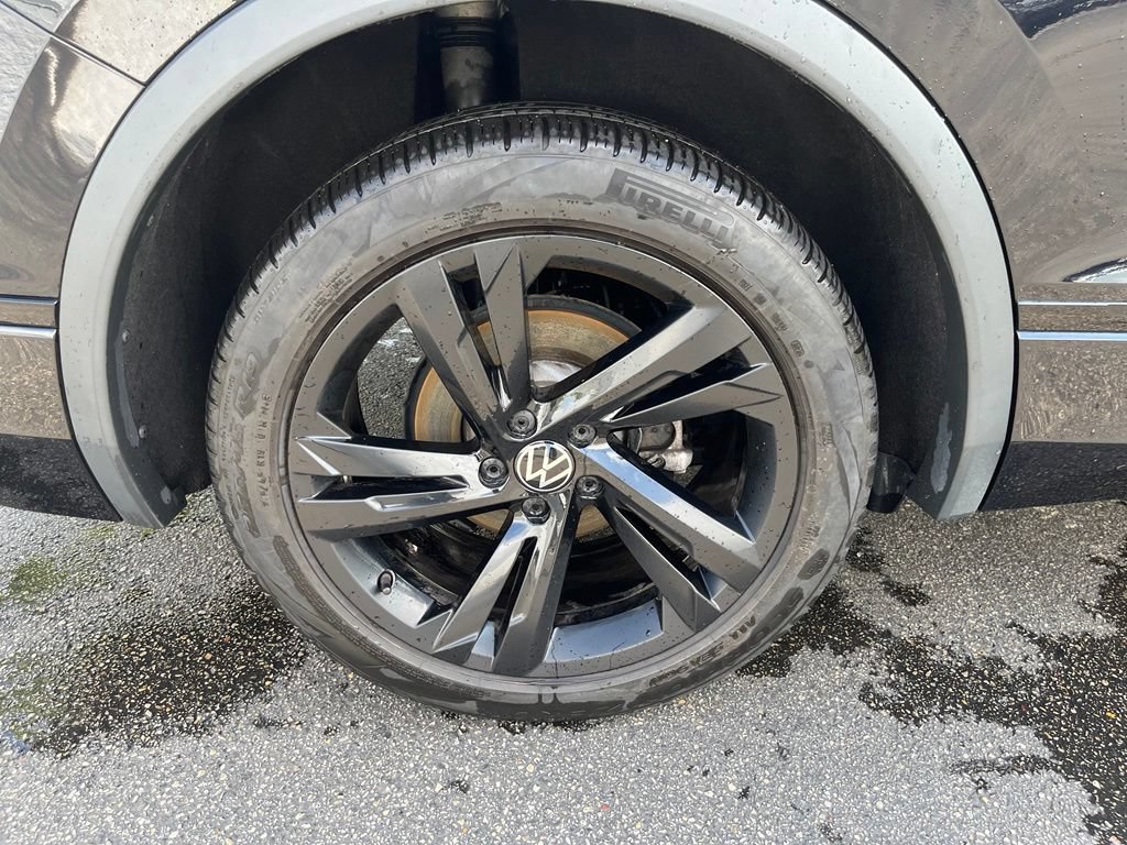 Certified 2024 Volkswagen Tiguan SE R-Line AWD/4WD image 33